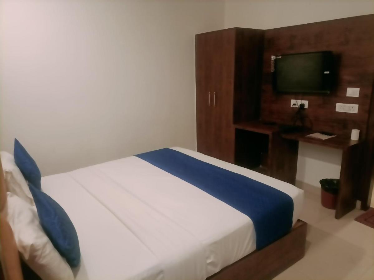 Hotel Le Mount Near Igi Airport New Delhi Exteriör bild