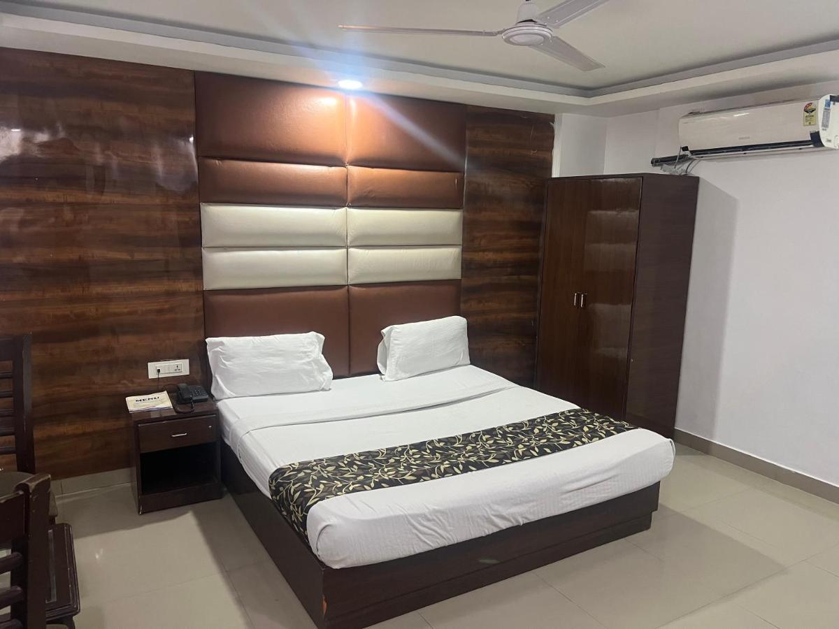 Hotel Le Mount Near Igi Airport New Delhi Exteriör bild
